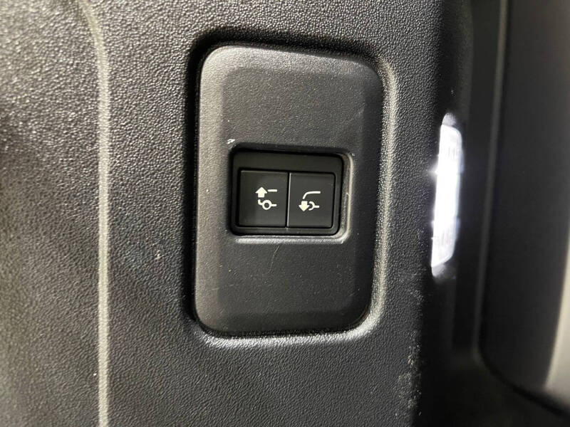 2022 Land Rover Defender 110 V8