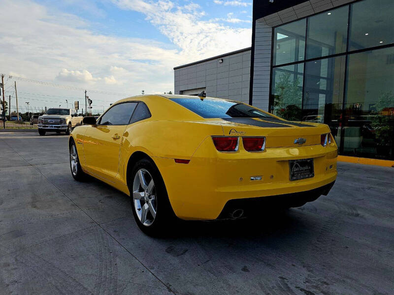 2011 Chevrolet Camaro 1LT photo 3