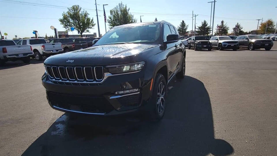 2025 Jeep Grand Cherokee for sale at Victoria Auto Sales in Victoria, MN