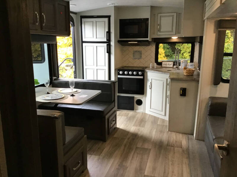 2022 Keystone RV Cougar 24SABWE / 28ft