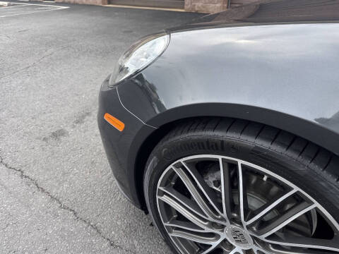 2018 Porsche Panamera 4