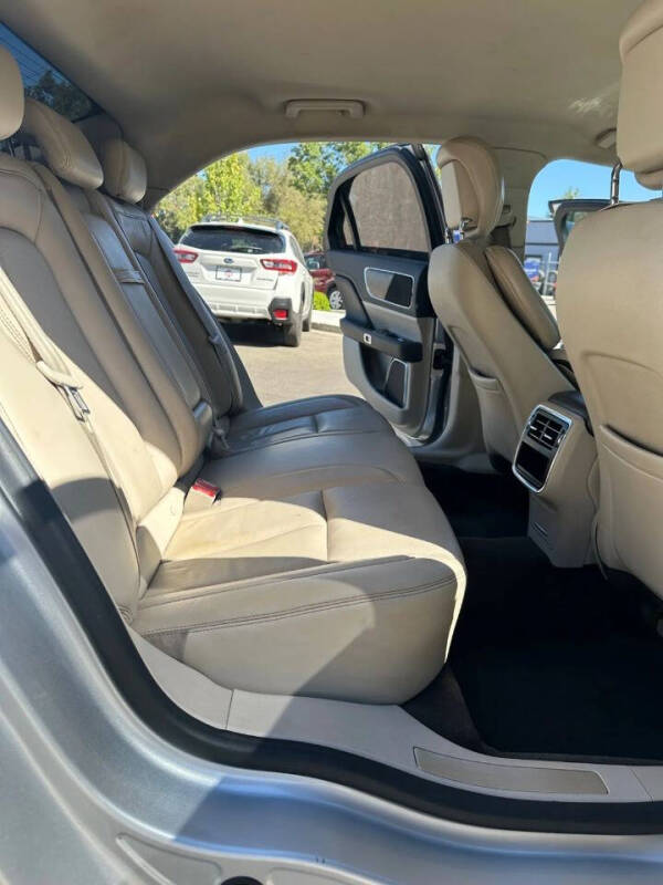 2017 Lincoln Continental Select