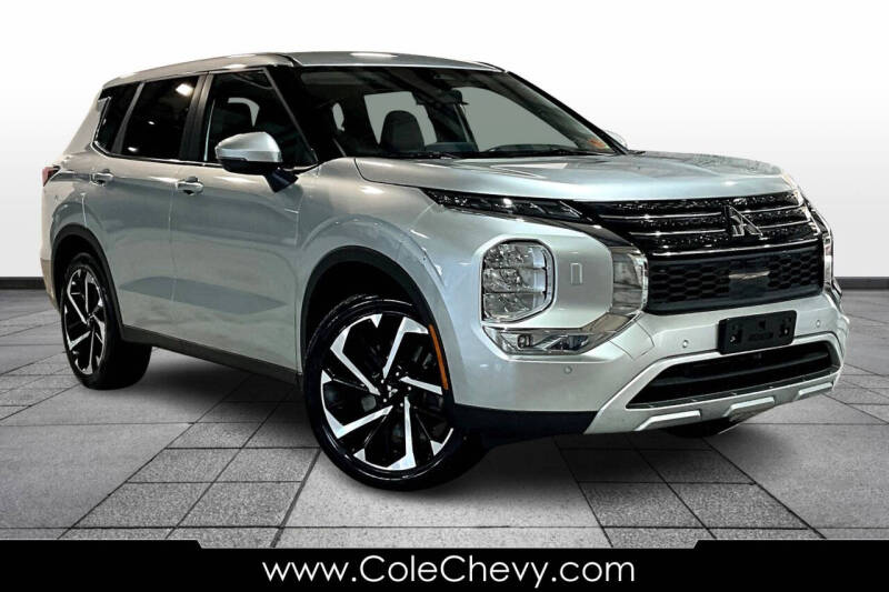 2024 Mitsubishi Outlander SE's photo