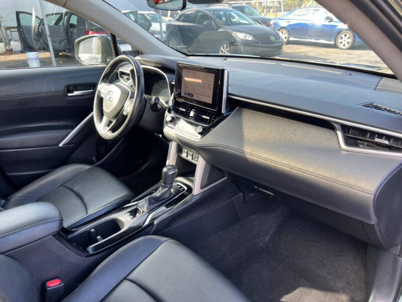 2023 Toyota Corolla Cross XLE