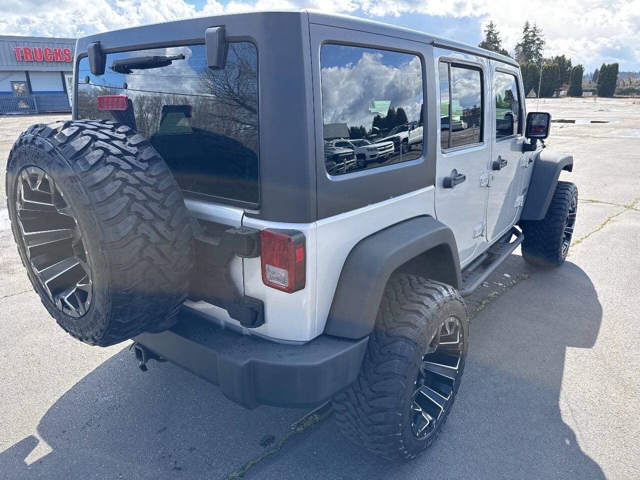 used 2012 Jeep Wrangler Unlimited car, priced at $15,999