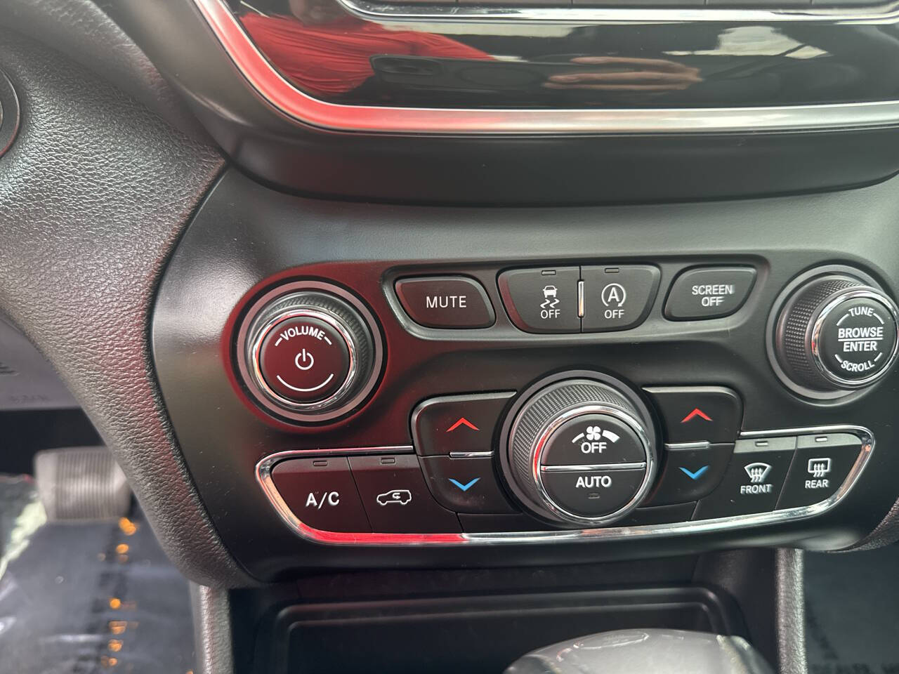 used 2020 Jeep Cherokee car, priced at $19,499