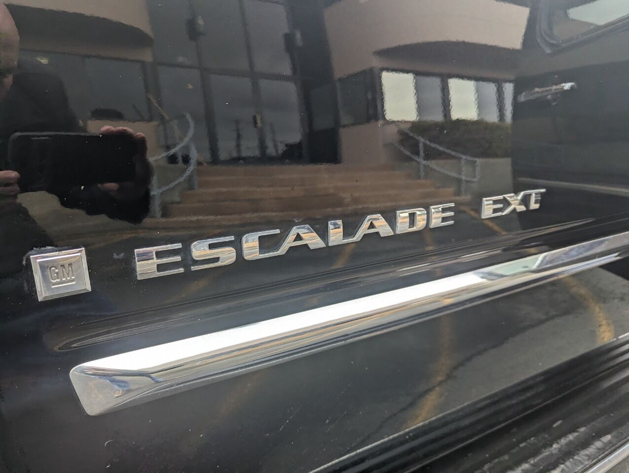 used 2007 Cadillac Escalade EXT car, priced at $15,999